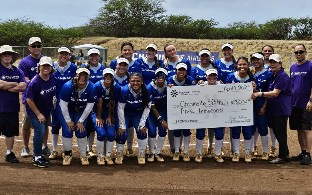 HAWAII CENTRAL FEDERAL CREDIT UNION PRESENTS $5,000 CHECK  TO CHAMINADE WOMEN’S SOFTBALL TEAM